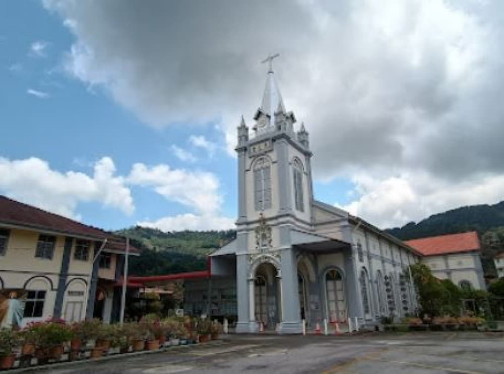 GEREJA THE HOLY NAMES OF JESUS