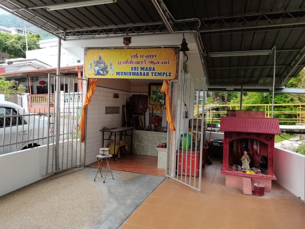 KUIL SRI MAHA MUNISWARAR JALAN POKOK SENA, AYER ITAM