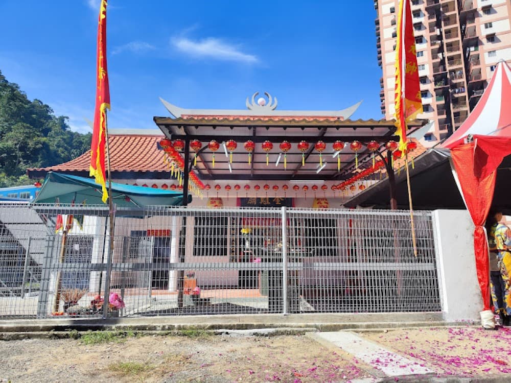 TOKONG TAO DEWA AYAM EMAS BATU FERRINGHI